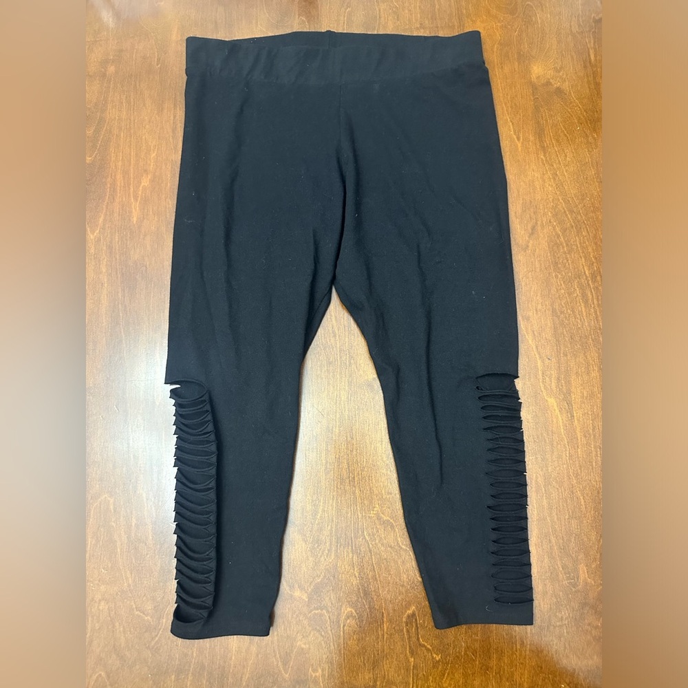 Torrid Black Capri Leggings Size 2